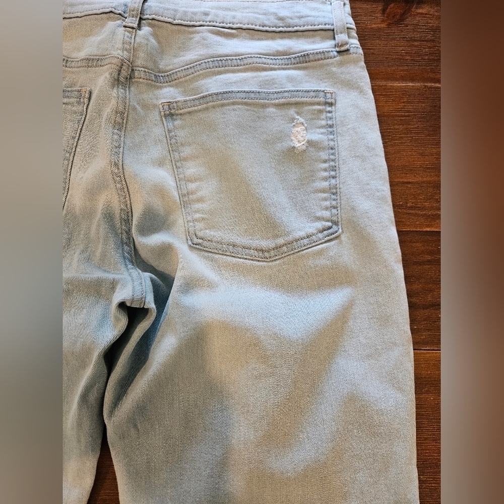GAP WOMEN'S GIRLFRIEND MID-RISE LIGHT WASH DISTRESSED DENIM JEANS SIZE 29 - Picture 8 of 11